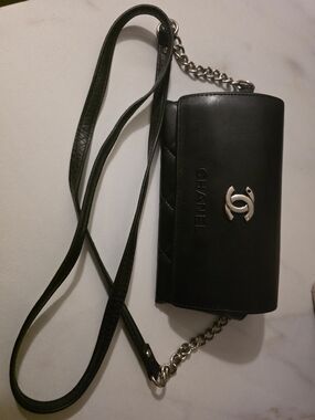 CHANEL Black Leather CC-Emblem Chain-Strap Wallet / Mini Bag